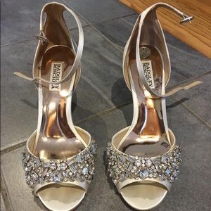 Badgley Mischka 'Barbara' Ivory Wedges